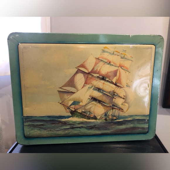 Lovely Vintage Milady Toffee Tin Hinged Box with Shells 9.5x7.5x4” Clipper Ship - Picture 1 of 5